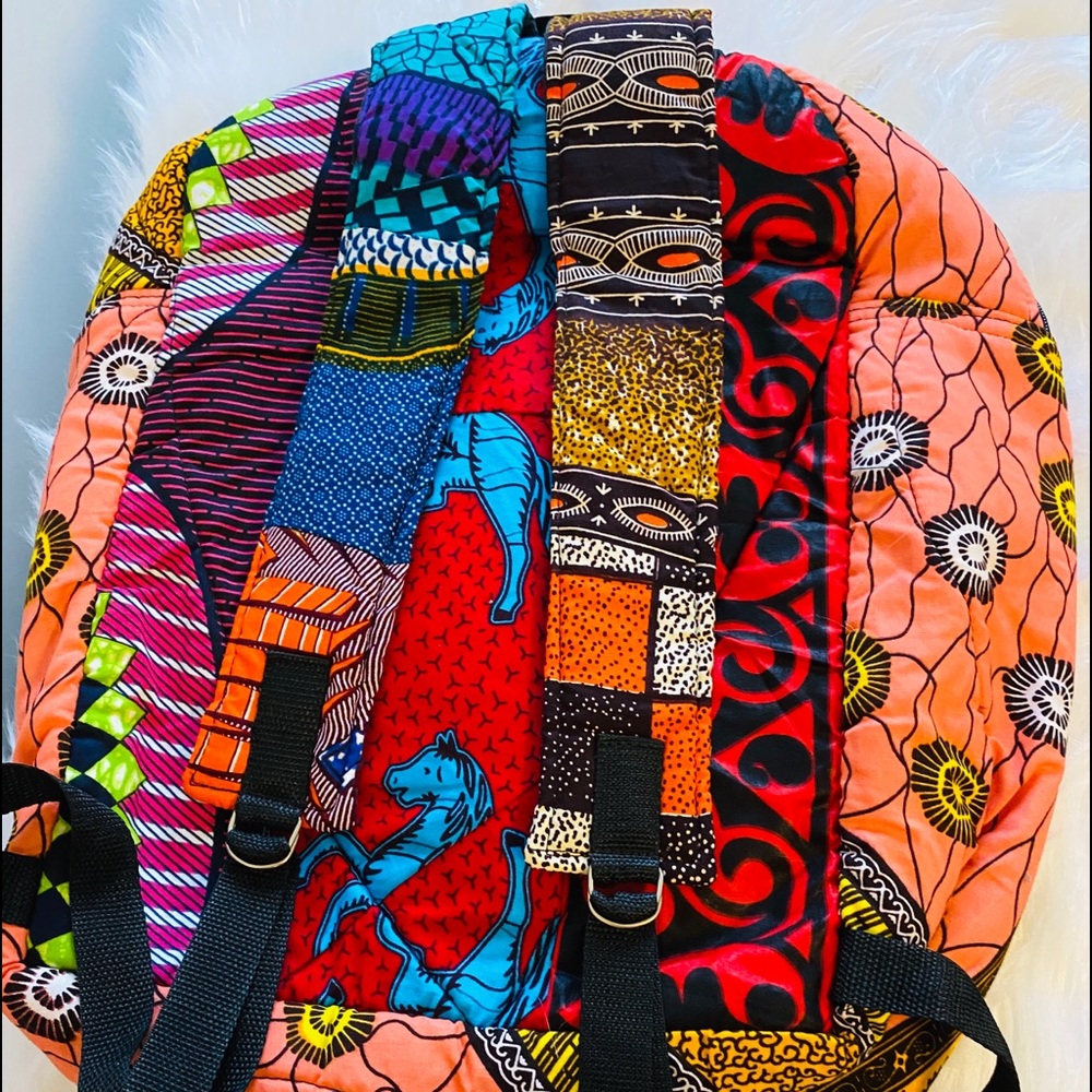 Backpack 🎒 - Picture 2 of 4